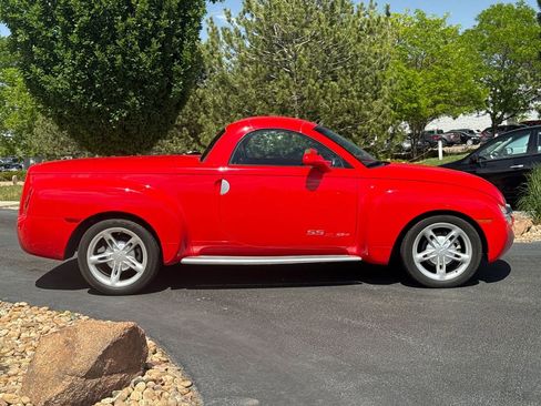 Used 2005 Chevrolet SSR w/ Preferred Equipment Group RWD image 10