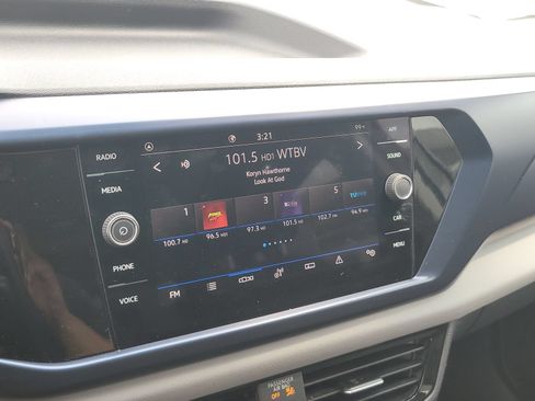 Used 2023 Volkswagen Taos SE w/ Panoramic Sunroof Package FWD image 20