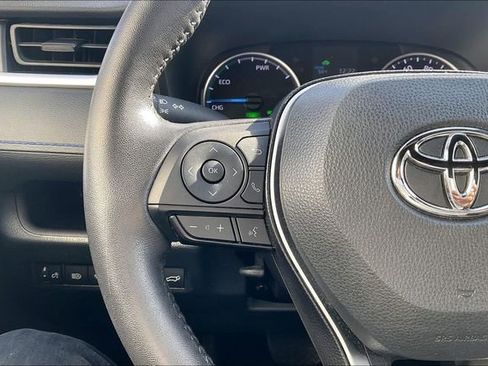 Used 2022 Toyota RAV4 SE image 18