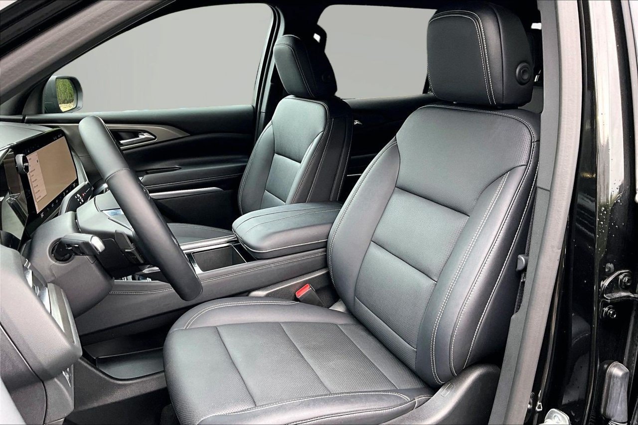 Used 2025 Chevrolet Traverse LT AWD/4WD image 20