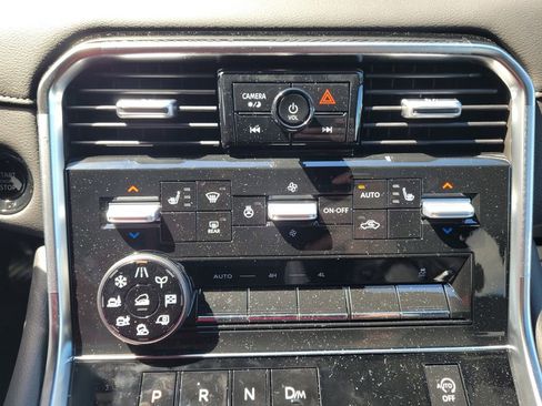 New 2025 Nissan Armada SL w/ Captain's Chari Seat Package image 26