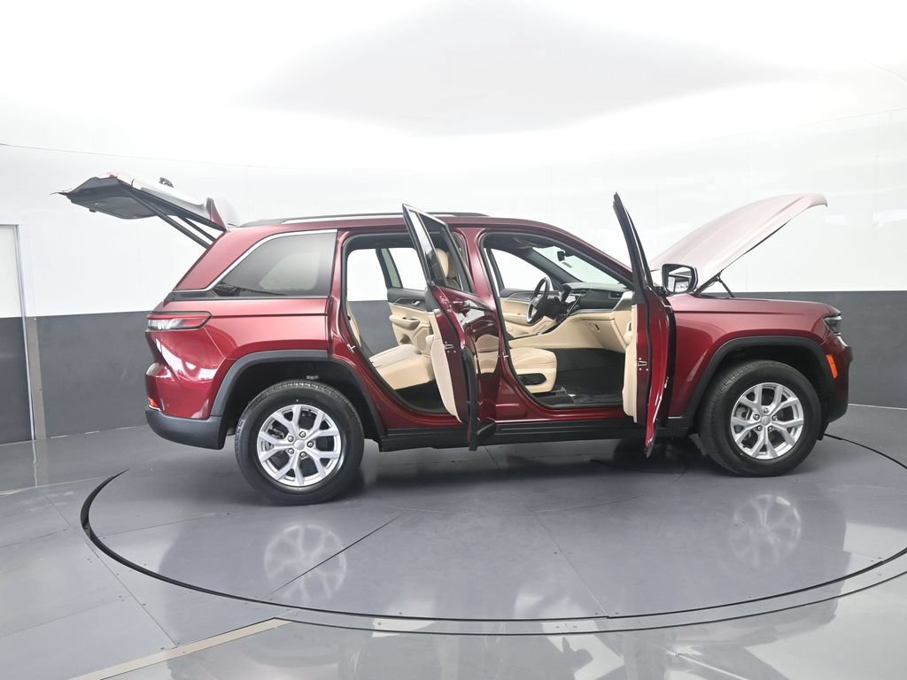 Used 2023 Jeep Grand Cherokee Limited w/ Trailer Tow Prep Group (B) RWD image 73