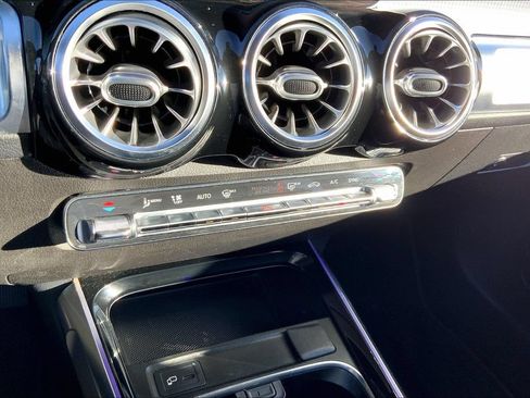 Used 2021 Mercedes-Benz GLB 250 4MATIC w/ Premium Package image 30