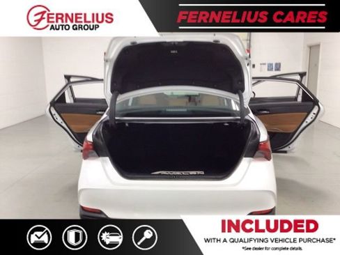 Used 2019 Toyota Avalon Limited image 12