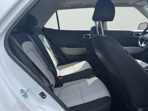 Used 2025 Hyundai Venue SEL FWD image 10