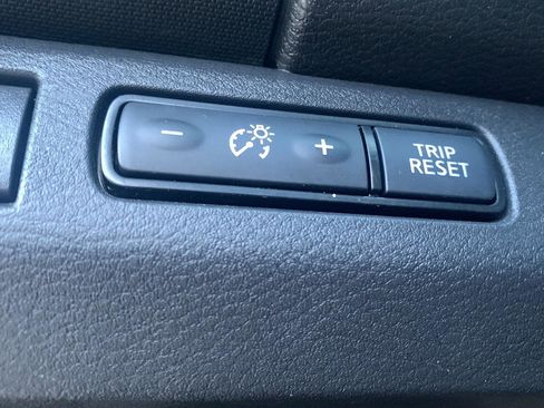 Used 2023 Nissan Frontier SV w/ Midnight Edition Package image 12