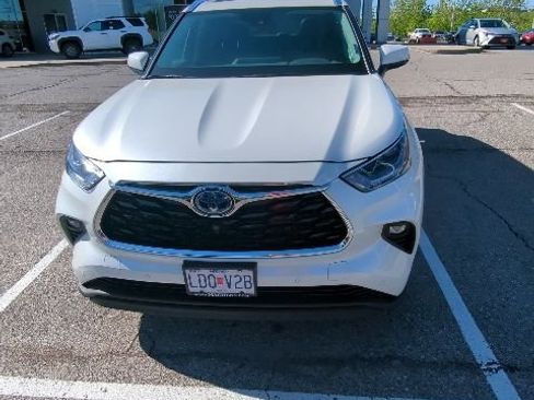 Used 2021 Toyota Highlander Limited AWD/4WD image 4