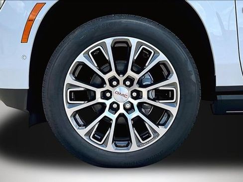 New 2026 GMC Yukon Denali w/ Denali Reserve Package AWD/4WD image 13
