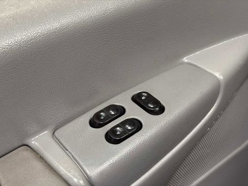 Used 2006 Ford E-350 and Econoline 350 XL image 13