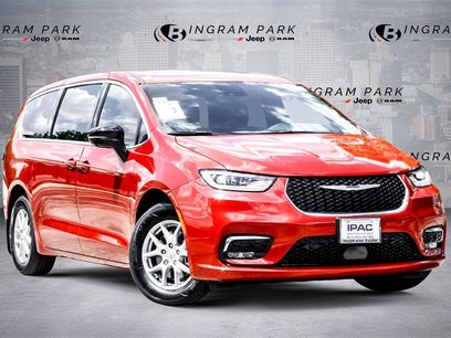 New 2025 Chrysler Pacifica Select