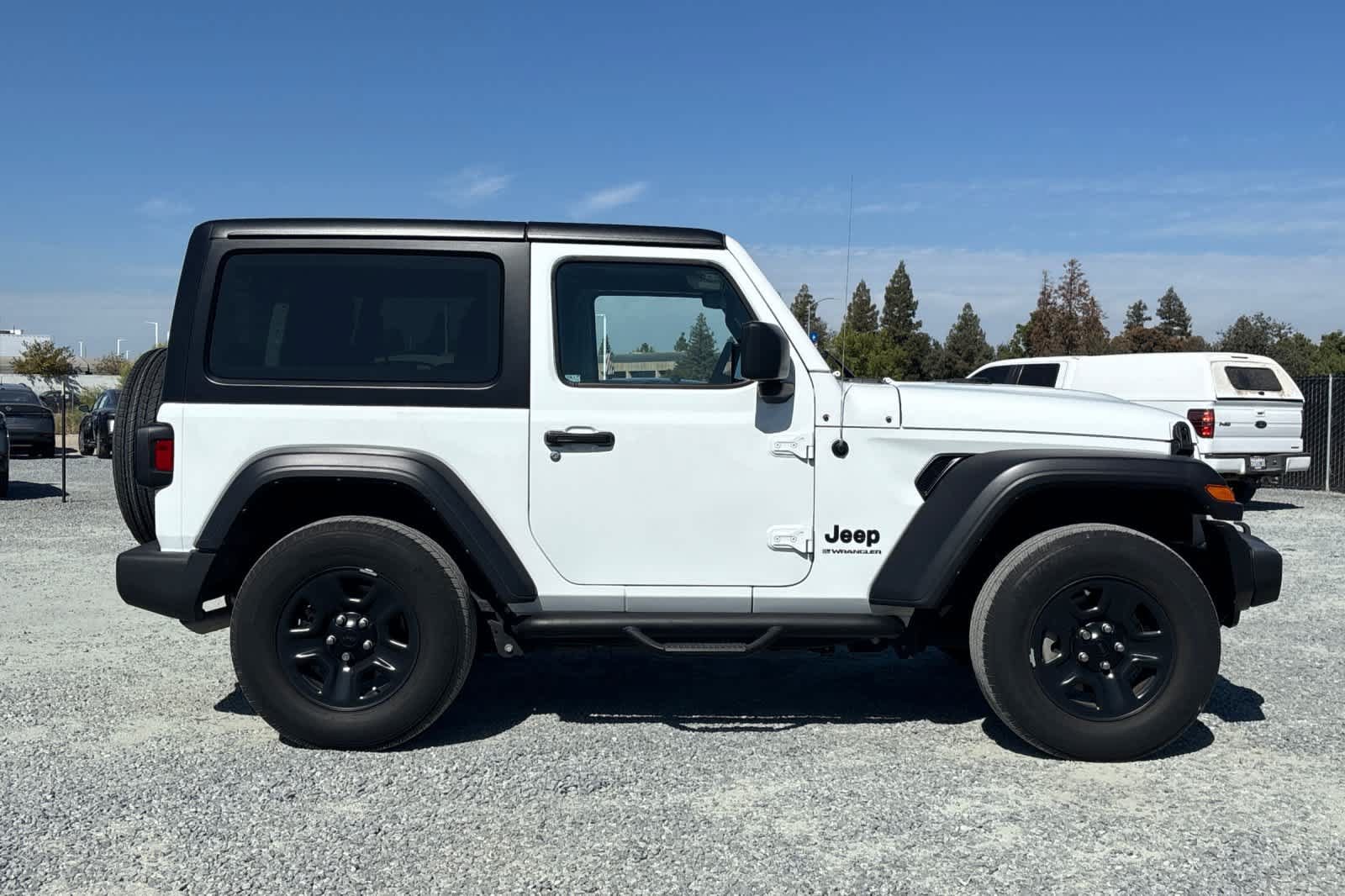 Used 2023 Jeep Wrangler Sport AWD/4WD image 9
