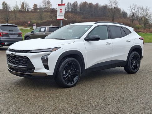 Used 2024 Chevrolet Trax ACTIV w/ Driver Confidence Package image 3