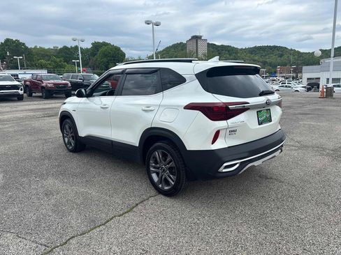 Used 2021 Kia Seltos S AWD/4WD image 3