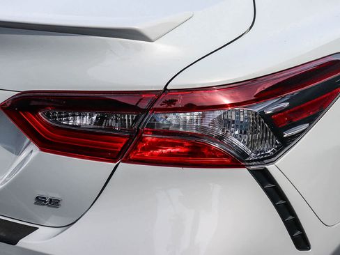 Used 2024 Toyota Camry SE image 7