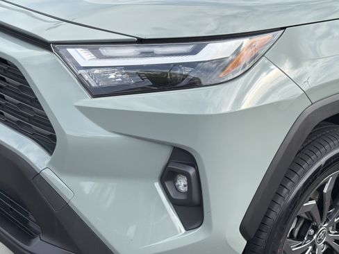 Used 2022 Toyota RAV4 XLE Premium AWD/4WD image 28