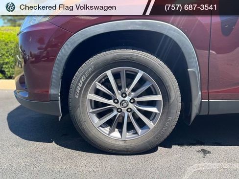 Used 2019 Toyota Highlander XLE AWD/4WD image 5