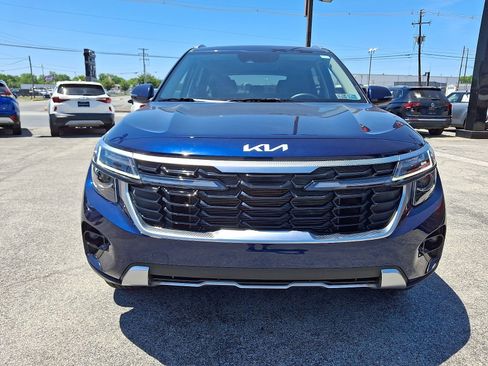 Used 2025 Kia Seltos EX AWD/4WD image 2
