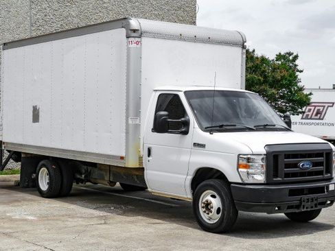 Used 2019 Ford E-350 and Econoline 350 Super Duty w/ Power Windows & Locks Group RWD image 6