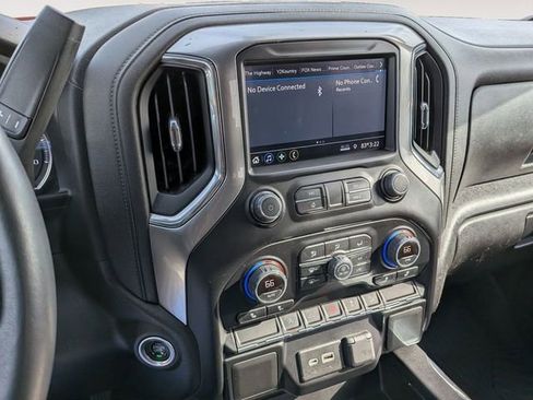 Used 2022 Chevrolet Silverado 1500 LT Trail Boss w/ LPO, Dark Essentials Package AWD/4WD image 12