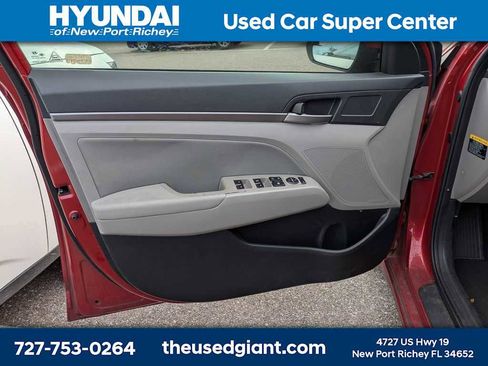 Used 2017 Hyundai Elantra SE image 9