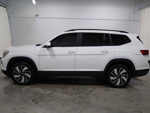 Used 2024 Volkswagen Atlas SE image 2