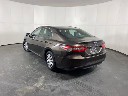 Used 2018 Toyota Camry LE image 10