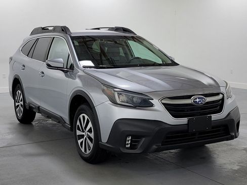 Used 2022 Subaru Outback Premium AWD/4WD image 2