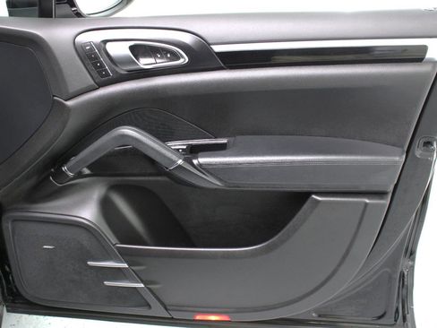 Used 2016 Porsche Cayenne image 41