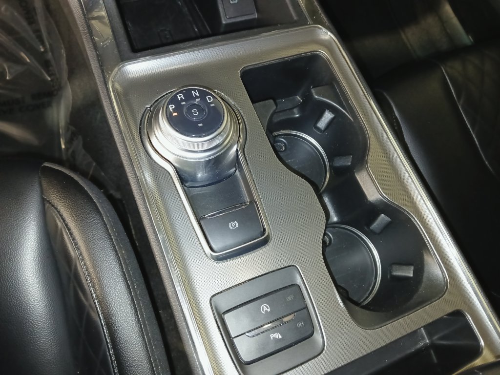 Used 2024 Ford Edge Titanium AWD/4WD image 19