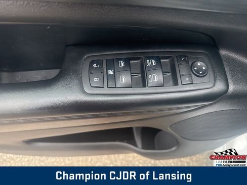 Used 2022 Jeep Grand Cherokee Laredo X AWD/4WD image 16
