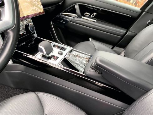 Used 2023 Land Rover Range Rover SE image 15