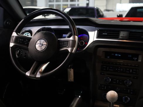 Used 2014 Ford Mustang GT Premium image 30