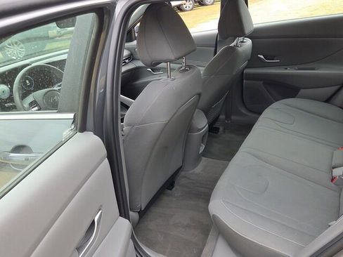 Used 2025 Hyundai Elantra SEL FWD image 8