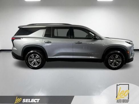 Used 2026 Chevrolet Traverse LT w/ Driver Confidence Package AWD/4WD image 4