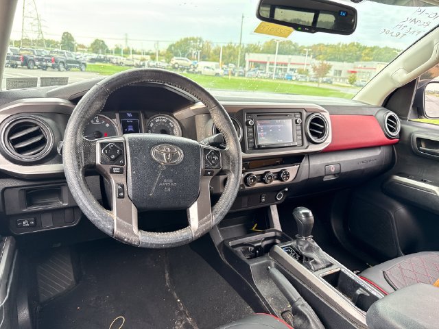 Used 2017 Toyota Tacoma SR5 w/ Tow Package AWD/4WD image 22