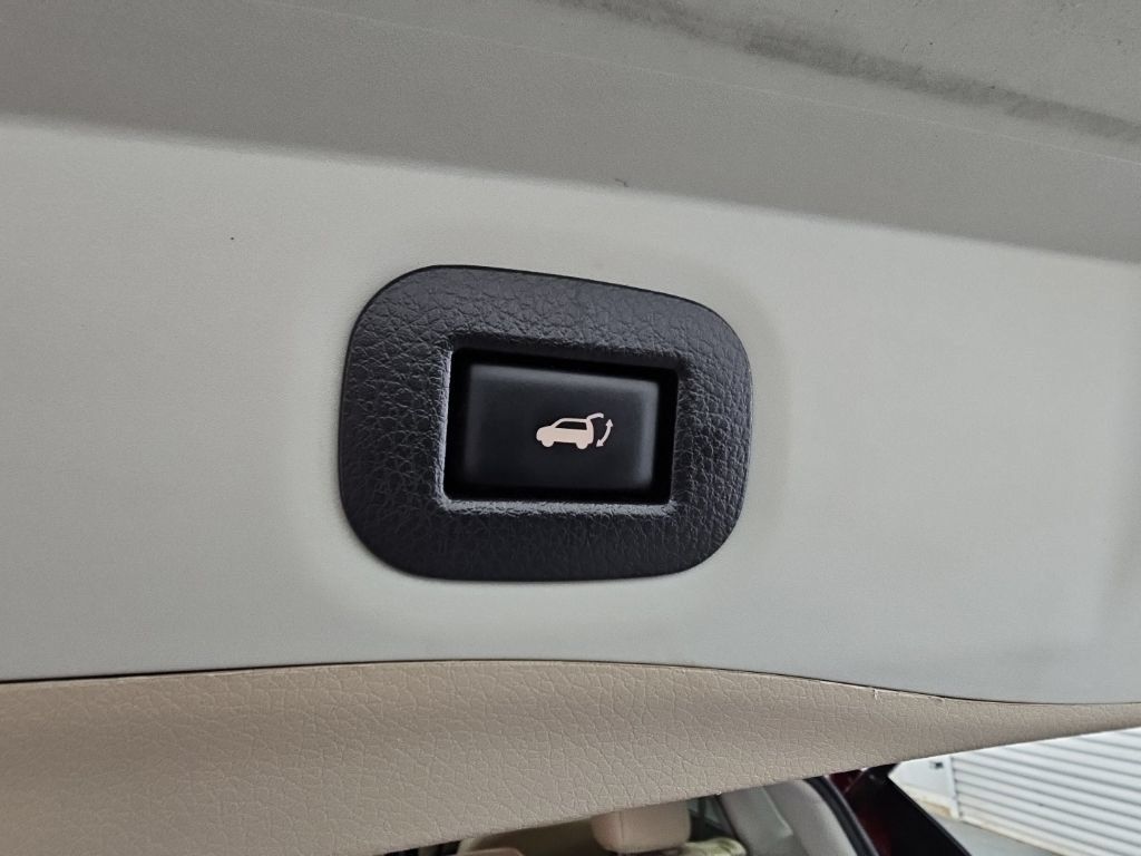Used 2017 Nissan Rogue SL w/ SL Premium Package FWD image 37