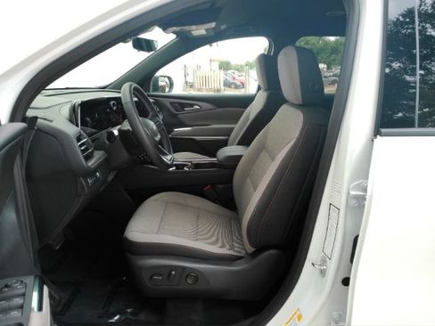 Used 2026 Chevrolet Traverse LT w/ Driver Confidence Package FWD image 14