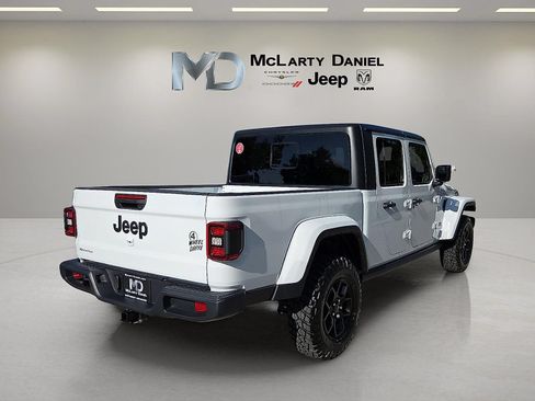 Used 2025 Jeep Gladiator Sport AWD/4WD image 5