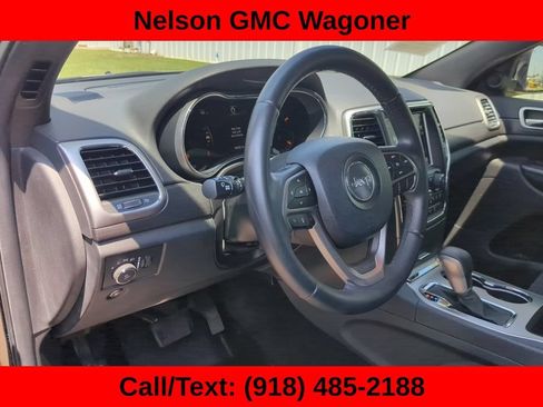 Used 2018 Jeep Grand Cherokee Laredo AWD/4WD image 19