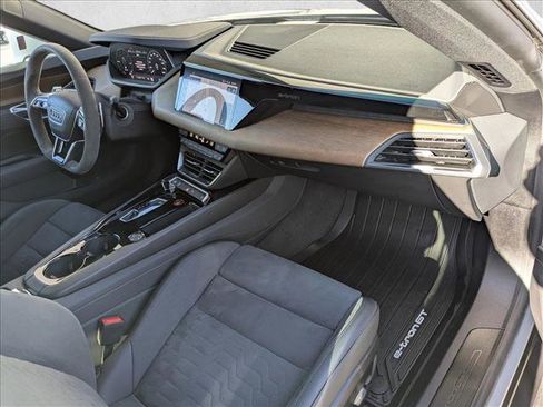 Used 2022 Audi e-tron GT Premium Plus image 23