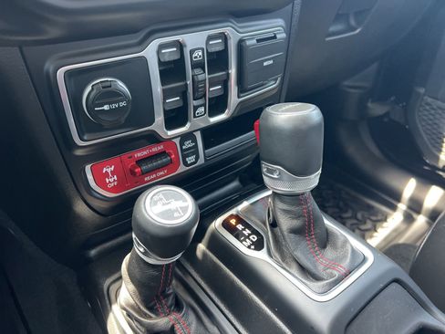 Used 2021 Jeep Gladiator Rubicon AWD/4WD image 19