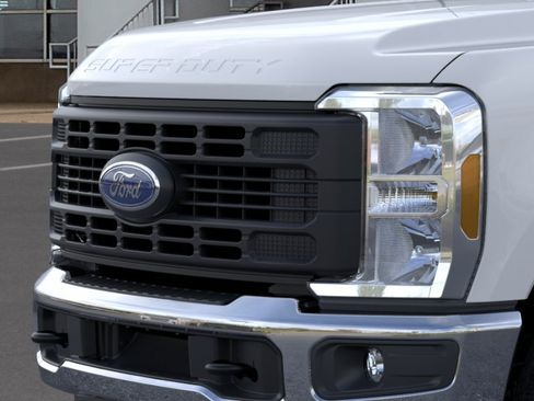 New 2026 Ford F250 XL AWD/4WD image 17