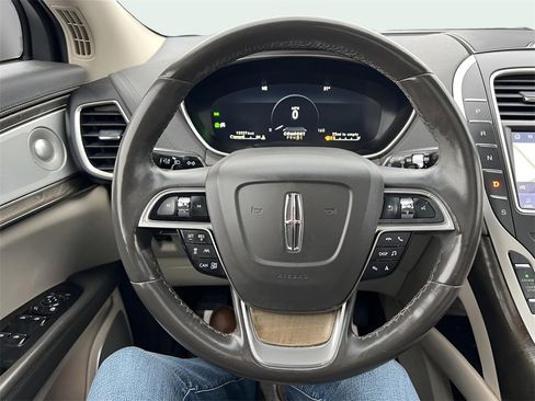 Used 2020 Lincoln Nautilus Reserve w/ Equipment Group 202A image 27