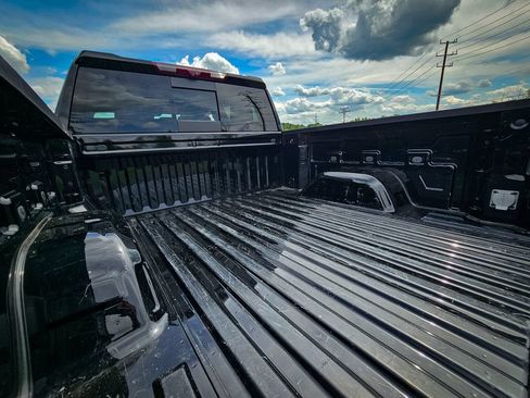 Used 2023 Chevrolet Silverado 1500 LTZ w/ LTZ Premium Package AWD/4WD image 6
