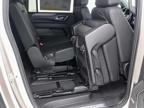 Used 2024 Chevrolet Suburban LT image 16