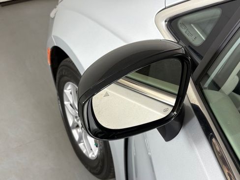 Used 2024 Chrysler Pacifica Touring-L FWD image 13