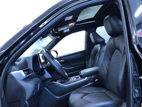 Certified 2025 Toyota Highlander XSE AWD/4WD image 18