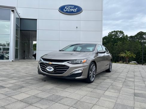 Used 2024 Chevrolet Malibu LT FWD image 2