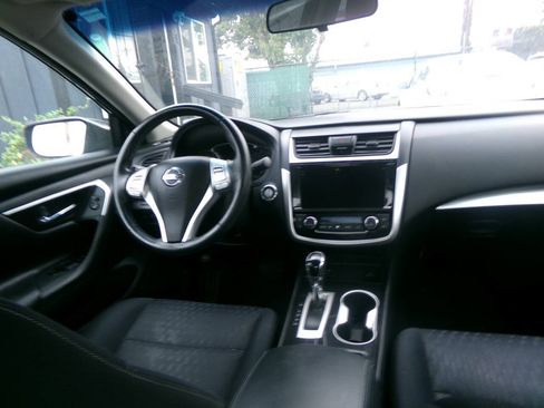 Used 2018 Nissan Altima 2.5 SV FWD image 9