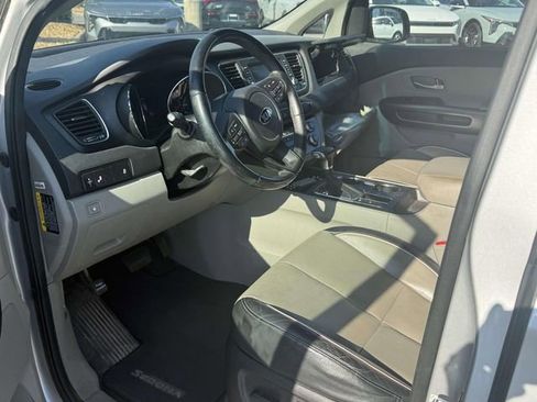 Used 2020 Kia Sedona EX FWD image 3